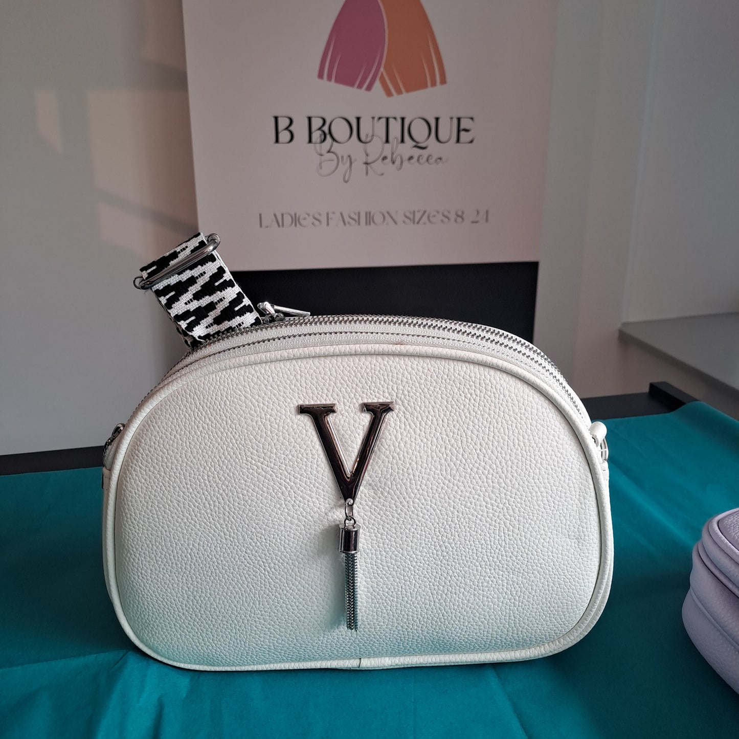 Larger crossbody bag - in seven colours