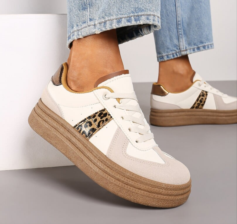 Bronze back leopard trainer