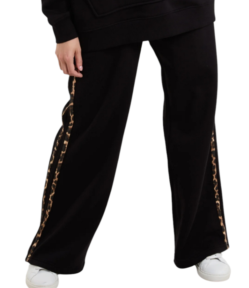 Leopard trim thick jogger in cream and black