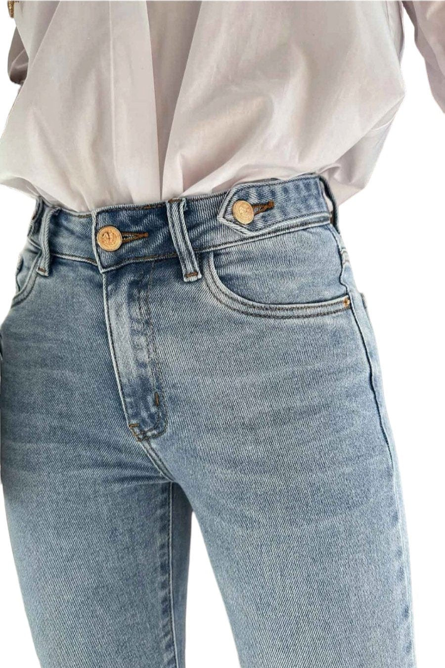 Skinny light blue jeans with gold buttons