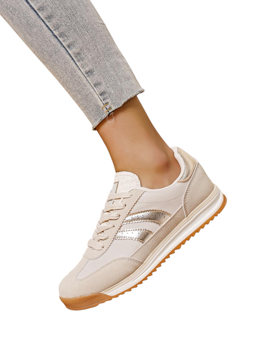 Betsy trainer in stone and black