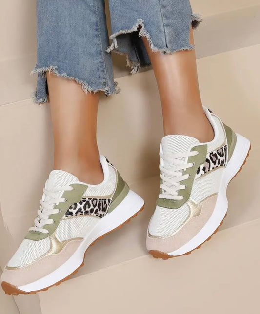 Multicoloured leopard trainer